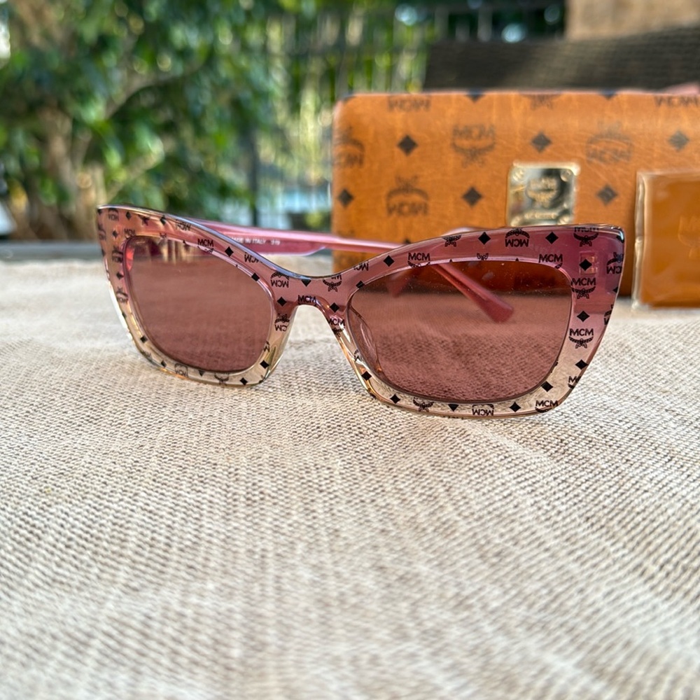 MCM 682S Cat Eye Sunglasses – Rose/Honey Pink – Designer Luxury Eyewear - Picture 8 of 16